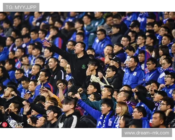 上海申花球迷文化焕发新活力,主场氛围再创巅峰 上海申花球迷文化焕发新活力,主场氛围再创巅峰