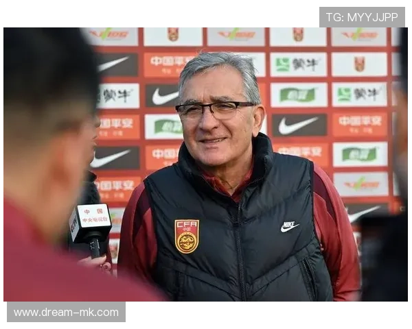 国足主帅扬言要带领球队冲击世界杯，球迷期待值拉满